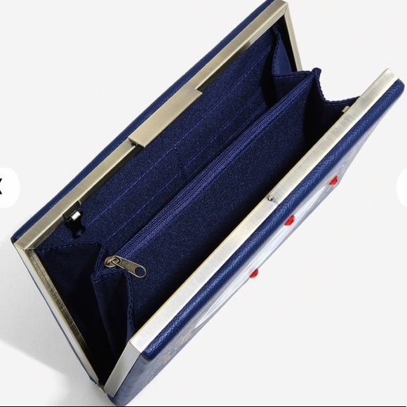 LOUNGEFLY DISNEY Snow White BAG, CARDHOLDER & PINS - Picture 5 of 16